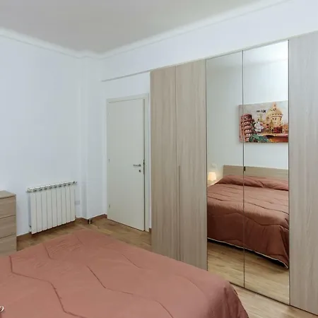 Happy House Apartment