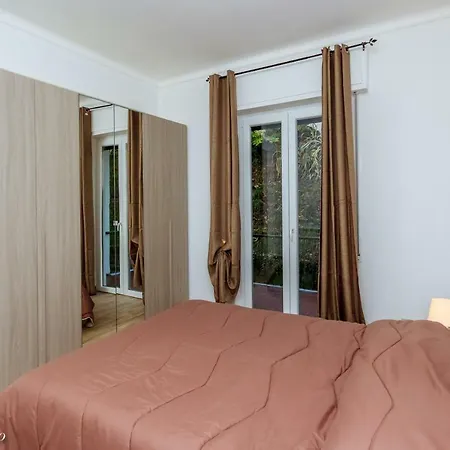 Happy House Apartment *