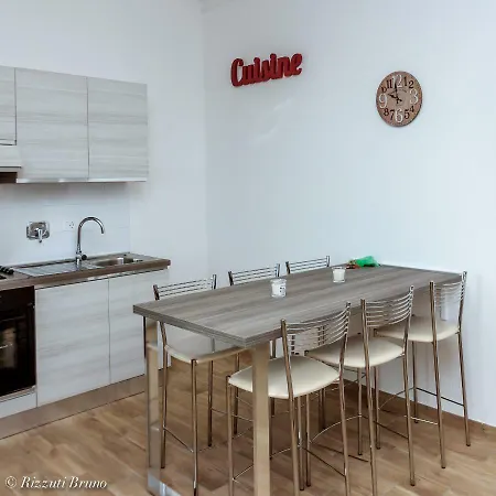 Apartment Happy House Savona